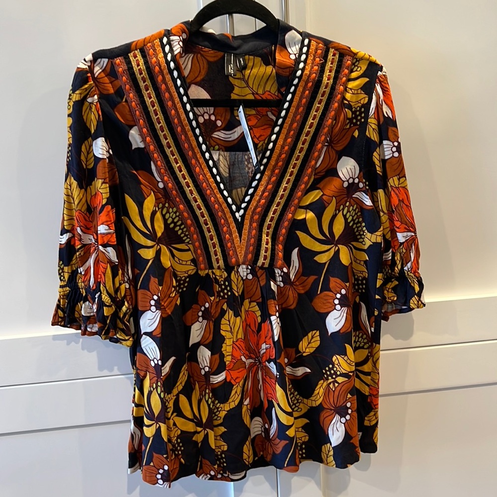 Blink, London Top Size S Navy, with floral pattern